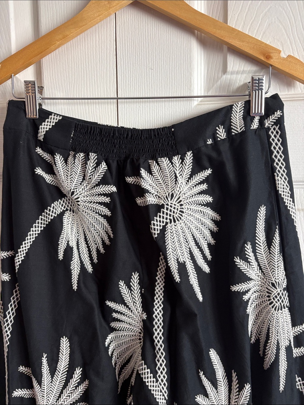 Traffic People Black Wide-Leg Palm Print Pants - Picture 7 of 9